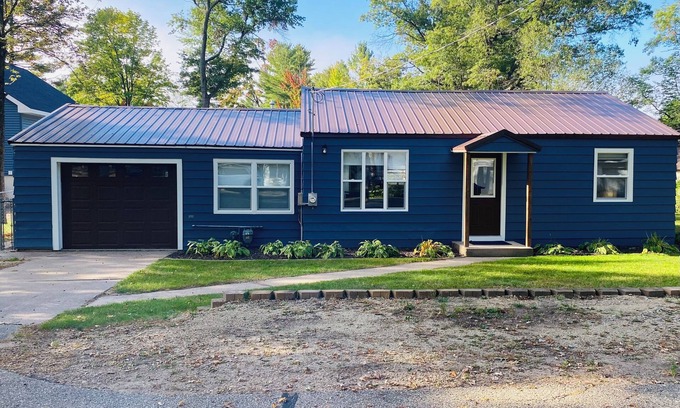 Shawano Casa | Cottage by the Beach 2