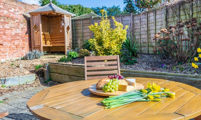 Happisburgh Cabaña | Bramble Cottage by the coast, sala de estar de planta abierta, wi-fi, se admiten perros