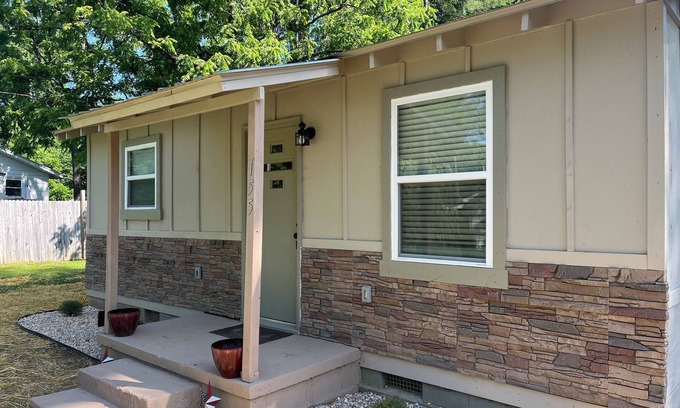 Bryson City Cabaña | Cottage by the Creek