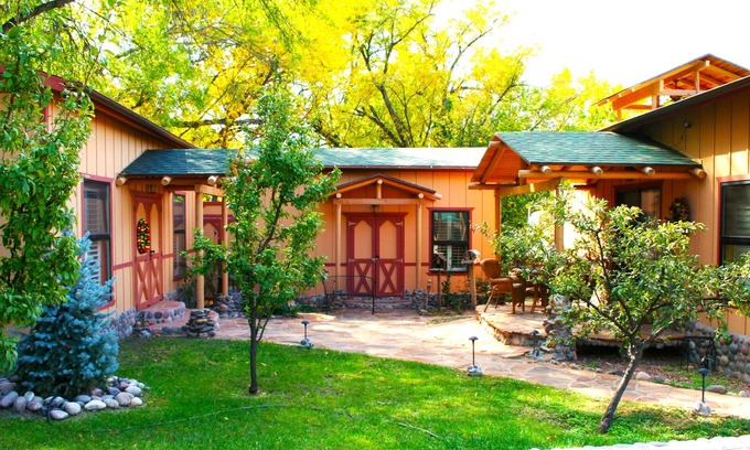 Cornville Cabaña | Cottage by the Creek #2 - Cozy cottage in heart of wine country.