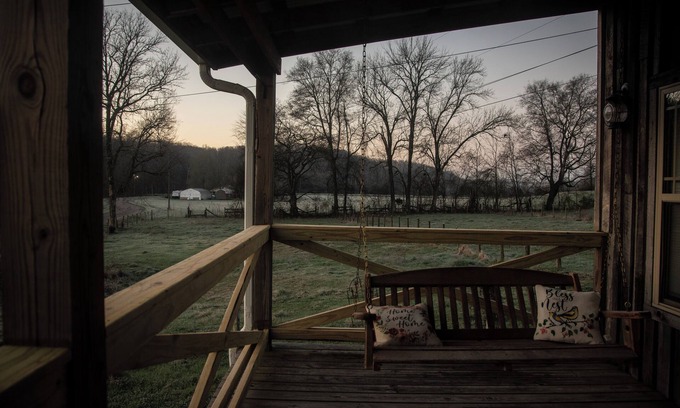Denver Cabaña | Cottage by the Creek
