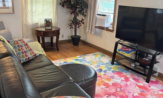 Ames Apartamento | Cottage by the Park