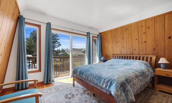 Rockaway Beach Cabaña | Cottage by the Sea*Short Walk to Nedonna Beach*