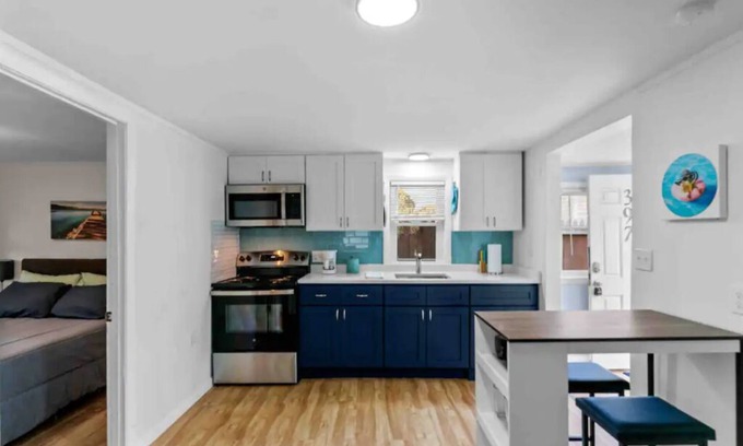 Warwick Casa | Cottage by the Sea