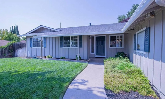 Fairfield Cabaña | Cottage by the Vines: Near Napa Valley, Vineyards, Outlet Malls and Six Flags