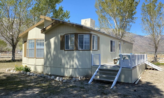 Olancha Cabina | Cottage C near Death Valley at Olancha Lake