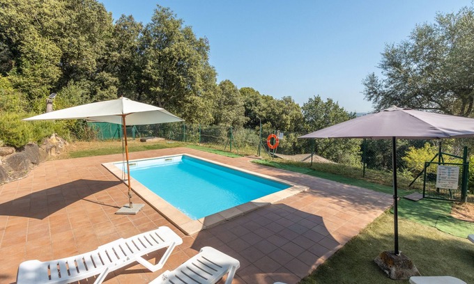 Camos Casa | Casa rural 'Can Ribes' con piscina exterior, jardín y terraza