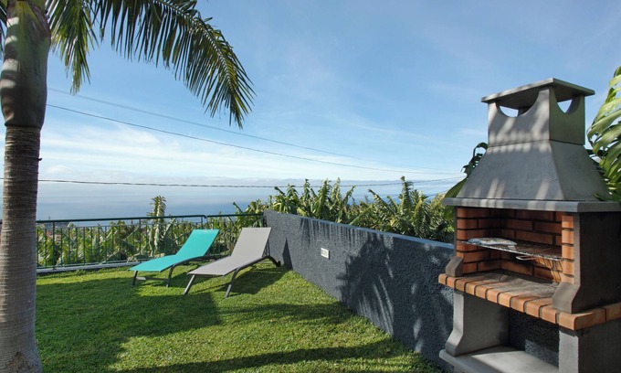 Santo Antonio Apartamento | Casita de campo 'Capelos' con vistas al mar, jardín privado y Wi-Fi