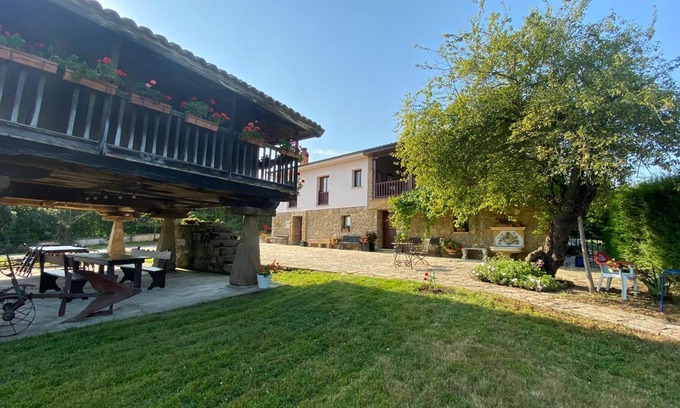 Santa Marina de Oblanca Cabaña | Cottage Casona de Latores
