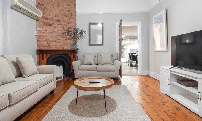 Wagga Wagga Casa | Cottage Charm on Travers - Pet Friendly, CBD Location