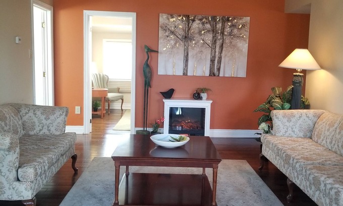 Morpeth Cabaña | Cottage close to lake and parks