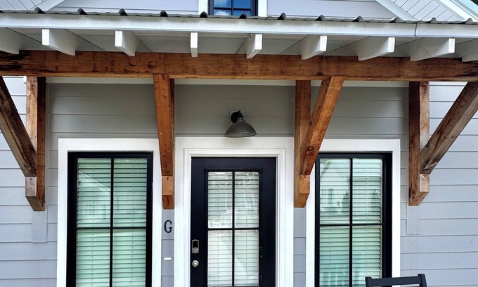 Auburn Cabaña | Cottage District G