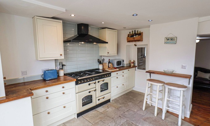 Guisborough Cabaña | COTTAGE EIGHTEEN01, pet friendly, with open fire in Guisborough