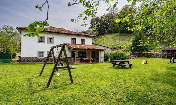 Puente Nuevo Casa | Casita de campo 'El Molin De Frieras' con vistas a la montaña, jardín privado y Wi-Fi