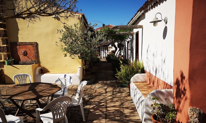 Tacoronte Cabaña | CASA ARCE EMBLEMATIC HOMES STUNNINGS VIEWS OF TEIDE MOUNTAIN NEAR THE COAST