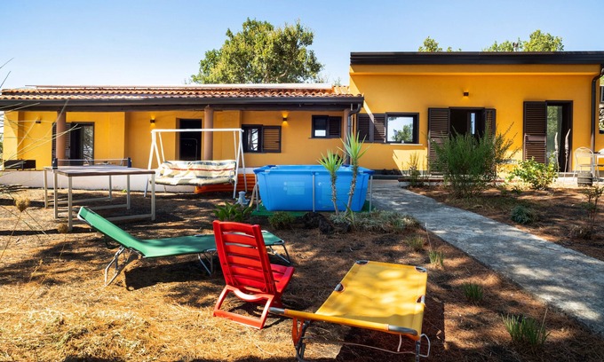 Nicolosi Cabaña | Cottage 'Etna Country Home' with Sea View, Wi-Fi and Air Conditioning