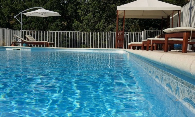 Puycalvel Cabaña | Family friendly gîtes, wifi, play areas, welcome pack, large heated pool