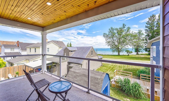 Fort Erie Cabaña | Cottage featuring Lake view balcony, private elevator and 3 en-suites!