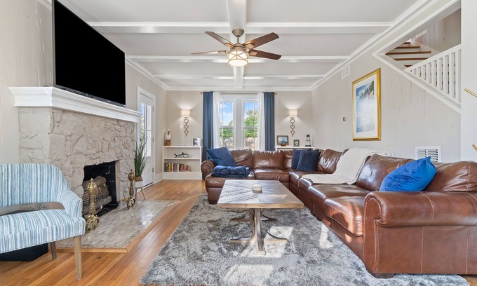 New Warrington Casa | Cottage for 10! Large yard + Firepit. Pets OK. 15 min. to Beach. New Interior!