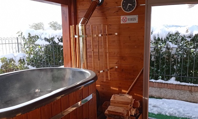 Castelplanio Cabaña | Casa de campo para 6 + 2 con Ofuro Tubs & Sauna Spa y piscina privada en Marche