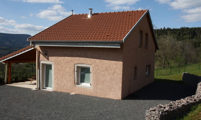 Combrimont Cabaña | Casa para 4 con terraza cubierta, aparcamiento privado y se aceptan mascotas