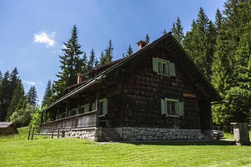 Zgornja Sorica Chalet De Esquí | Cottage for big groups, nature is calling