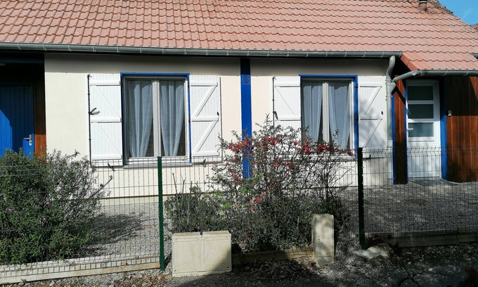 Giffaumont-Champaubert Cabaña | Lakeside Cottage