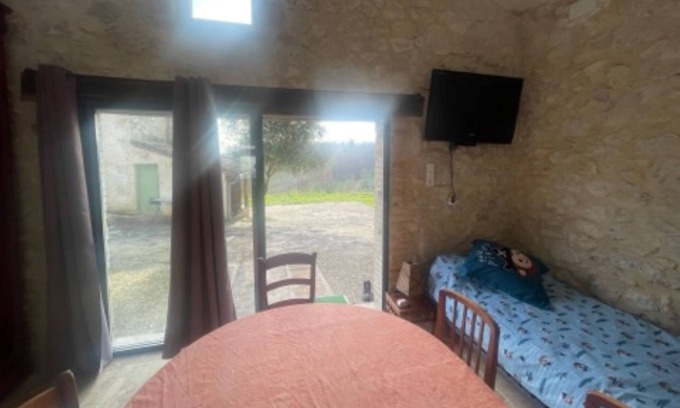 Saint-Amans-de-Pellagal Cabaña | Cottage 'Chez Mémé Coucou 1 Chambre Dortoir' with Shared Terrace, Garden and Wi-Fi