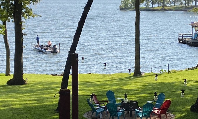 Henderson County Casa | Cottage Getaway@the LAKE-Brierwood Bay Lakehouse, New Paint, Waterfront, Shaded!