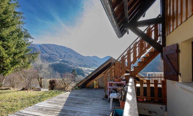 Aillon-le-Jerune Chalet De Esquí | Casita de campo "Gite 4 Personnes" con vistas a la montaña y terraza compartida