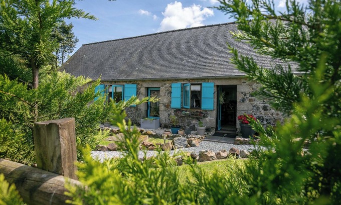 Lohuec Casa | Cottage 'Gite De Ste Therese' with Private Terrace and Wi-Fi