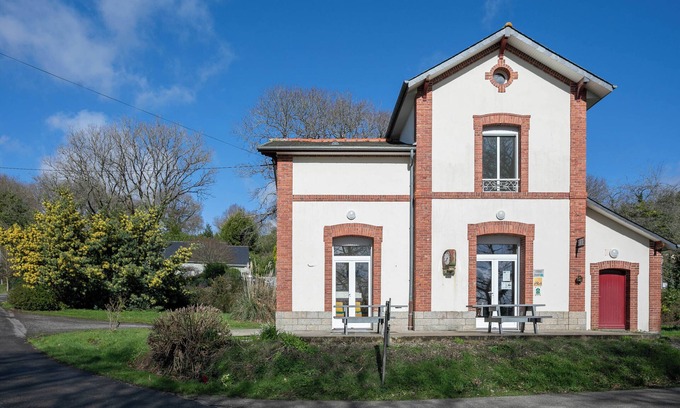 Saint-Gelven Casa | Casita de campo 'Gîte Ty Bris' con terraza compartida, jardín compartido y Wi-Fi