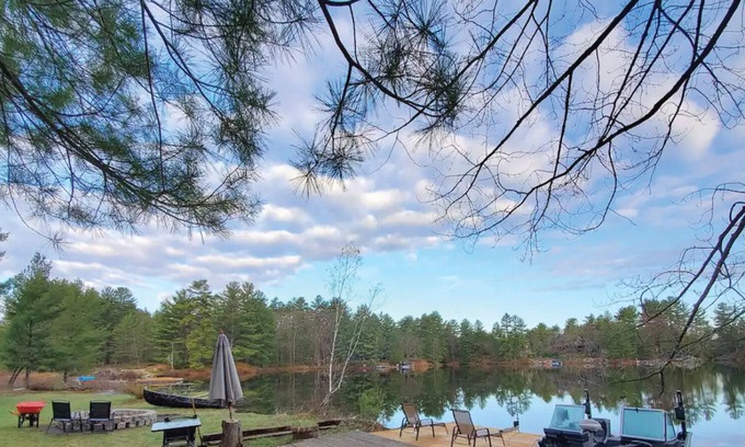 Crowes Landing Casa | Cottage + Guesthouse & Games Room Stoney Lake