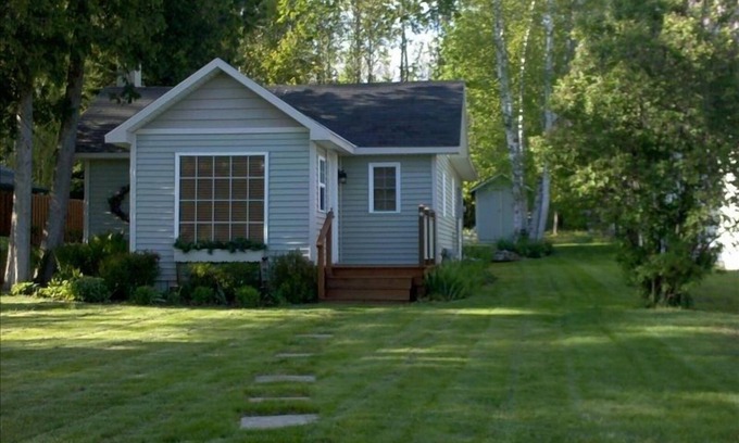 Oden Cabaña | Casa remodelada casa Crooked Lake Petoskey WIFI Cable