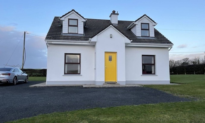 Bishops Quarter Cabaña | Cottage in a beautiful setting overlooking Galway Bay