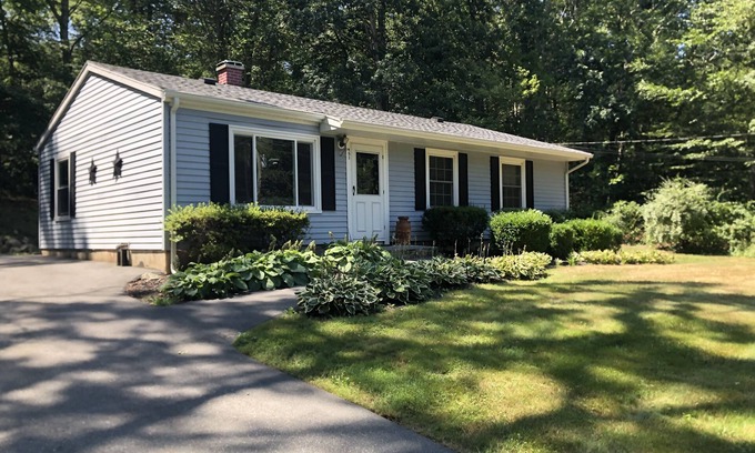 Old Mystic Casa | Cottage in Beautiful Setting and Close to Everything