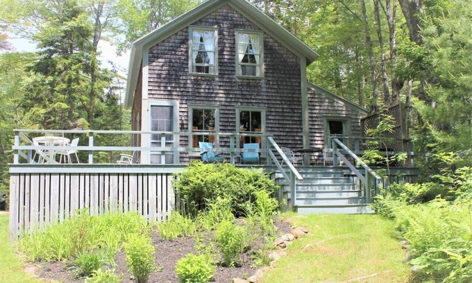 Bayville Cabaña | Cottage in Boothbay Harbor - Dock Access, Tennis, Linekin Bay