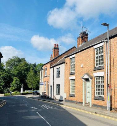 Hinckley Casa | Cottage in Central Burbage Leicestershire