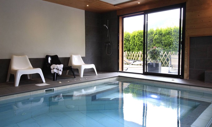 Taninges Chalet De Esquí | Casa rural en chalet con piscina cubierta jacuzzi sauna hammam