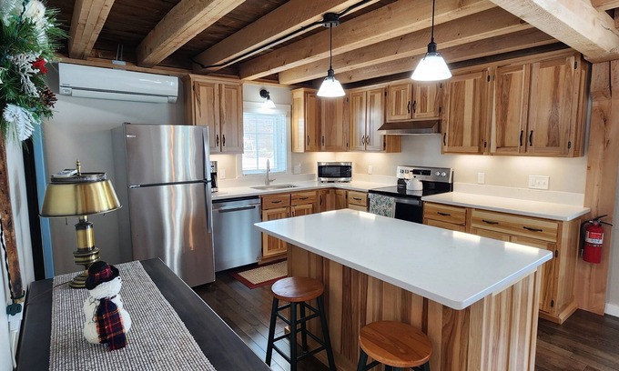 Contoocook Cabaña | Cottage in Charming Contoocook Village. Ideal for Staycations and Remote Work