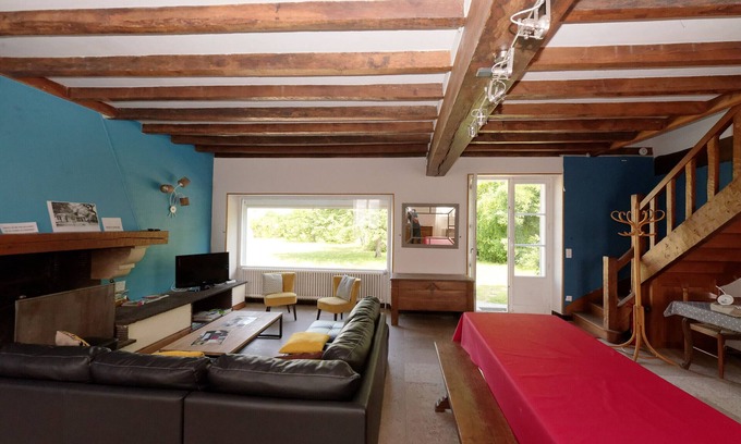 Saint-Dye-sur-Loire Casa | Casa rural en un gran jardín cerrado con capacidad para 11 personas.