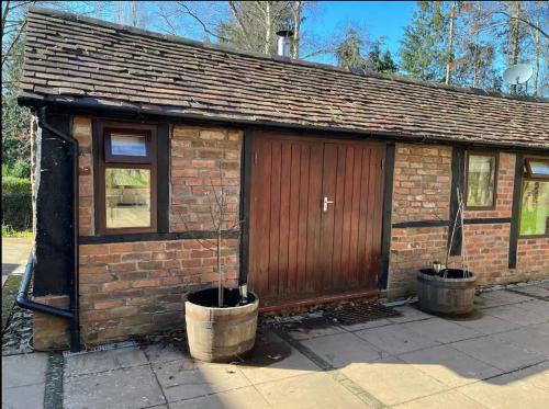 Boraston Casa | Cottage in Jacobean Farmhouse grounds