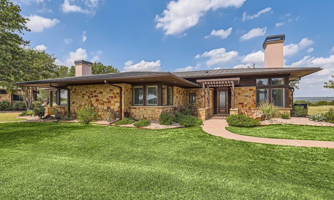 Spicewood Cabaña | Cottage in Lakecliff on Lake Travis - Golf, Lake & Hill Country Getaway