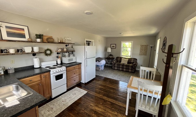 Houghton Cabaña | Cottage in Oskar Bay, along Houghton Portage Canal