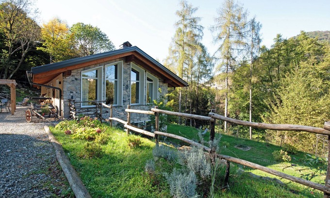 Argegno Cabaña | Casita de campo "In Pietra Immerso Nel Verde" con vistas a la montaña, jardín privado y Wi-Fi