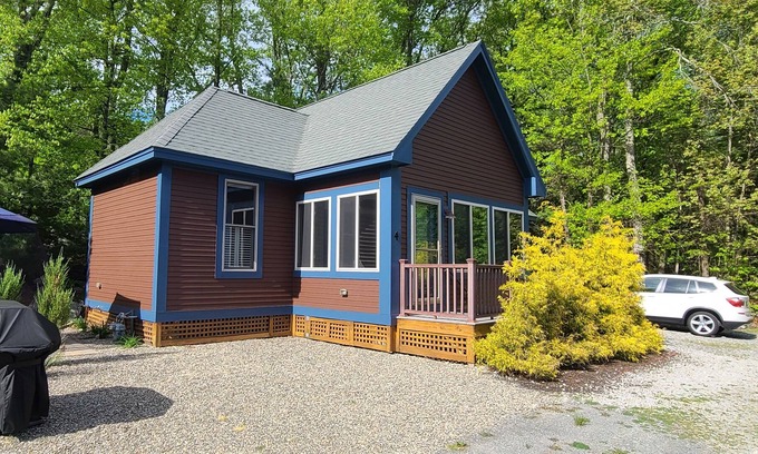 Summer Village Cabaña | Cottage in Summer Resort just 45 minutes to Boston