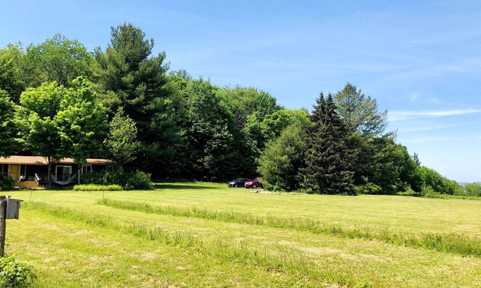 New Lebanon Cabaña | Cottage in the Clouds With Mountain Views