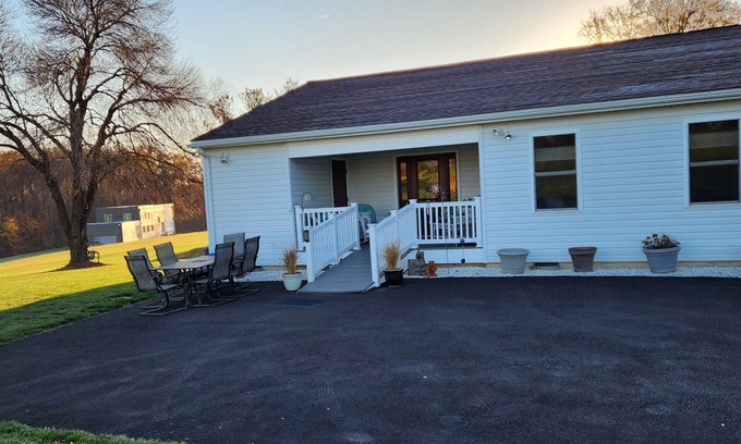 Tuscarora Cabaña | Cottage in the Country, walk to miles of hiking trails, close to restaurants