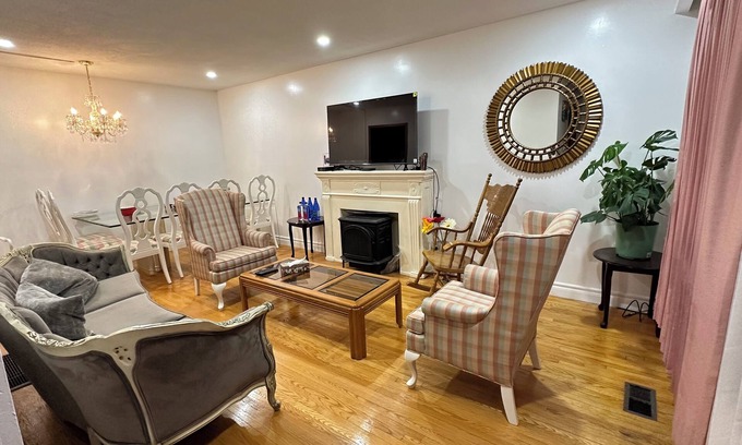 Scarborough Casa | Cottage in the Six Steps Away from Beach Great Fishing Rouge River Trails