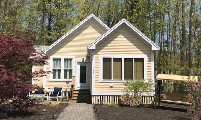 Seaglass Village Cabaña | Freshly updated cozy cottage next to clubhouse